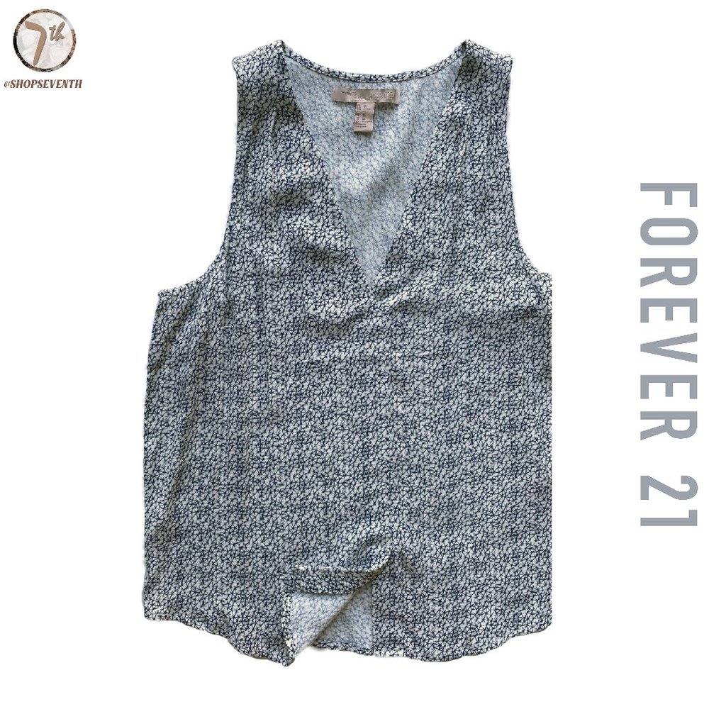 (40% OFF) Forever 21 White & Blue Print V-Neck Tank Top Blouse Womens Size XS